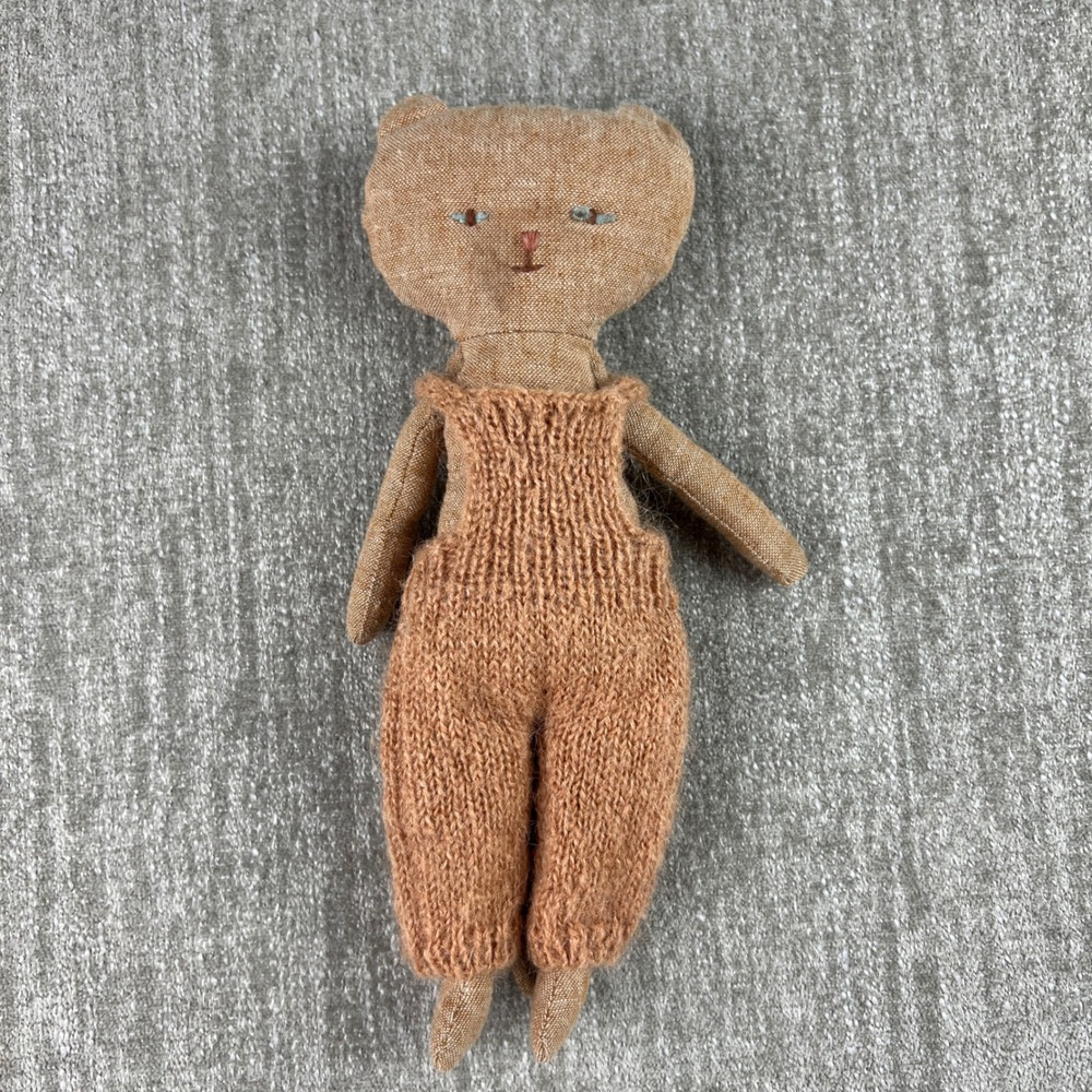 Maileg Chaton Kitten Cat Plush Toy Tan Linen Terracotta Knit Overalls Minimalist